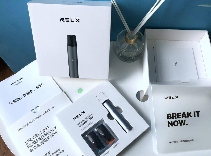 悦刻电子烟闪一下红灯闪一下白灯 悦刻电子烟亮红灯是怎么回事